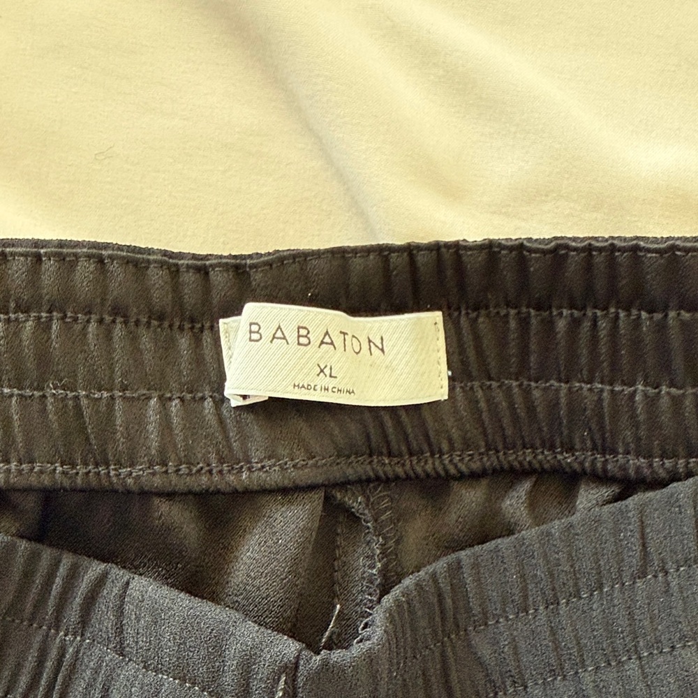 Aritzia Black Deakin 3in Shorts - Picture 3 of 8